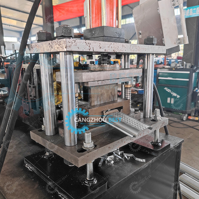Çelik kalınlığı 0.8mm Farklılık Çakma Çapraz Dolaşımlı Kapı Profili Rulo Yapım Makinesi