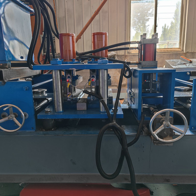 0.8-1.2 mm Kendiliğinden Kilitlenen Çift Başlı Kapı Çerçeve Rulo Yapma Makinesi