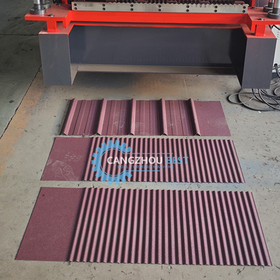 0.25-0.6mm Malzeme Kalınlığı 5.5×1.4×1.5m Çift Katmanlı Kalıplama Makinesi 8-12m/min Kalıplama Hızı