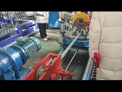 Uçan Kesme Hidrolik Bıçaklama Deliği Yüksek Hızlı Yapılandırılmamış C Kanalı Rulo Yapım Makinesi